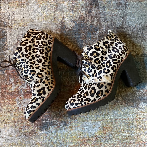 SPERRY leopard lace up booties - Picture 3 of 9